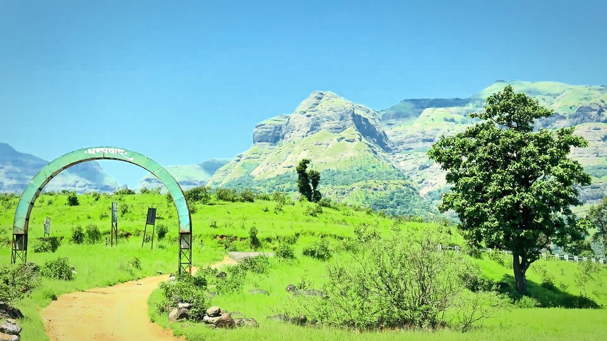 Arch To The Peak, Bhandardara: free 4K wallpaper