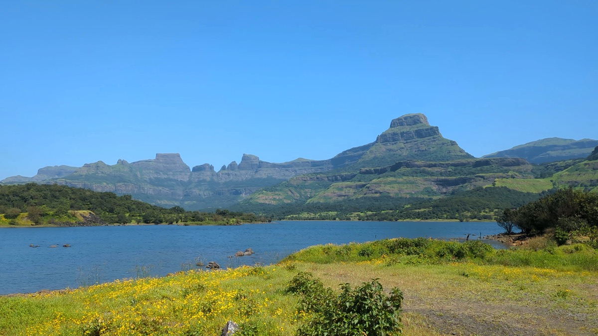 The mesa over the lake, Ghatghar: free 4K wallpaper