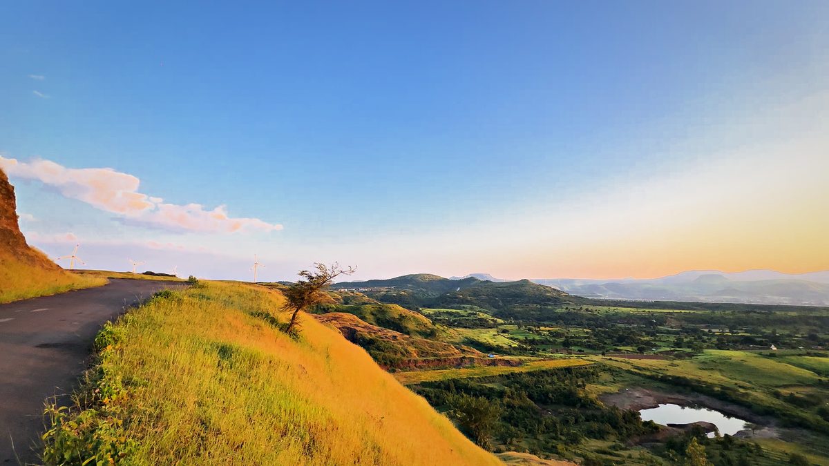 Golden Ridge, Bhandardara to Sinnar: free 4K wallpaper