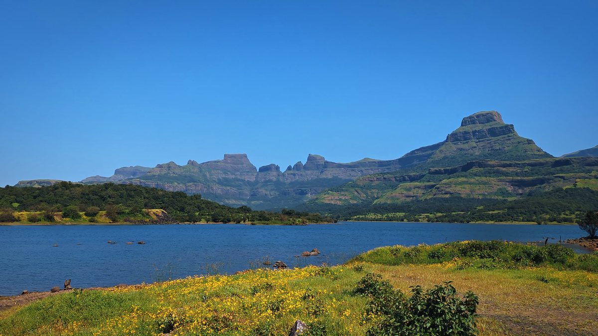 Lake Below The Mesa, Bhandardara: free 4K wallpaper