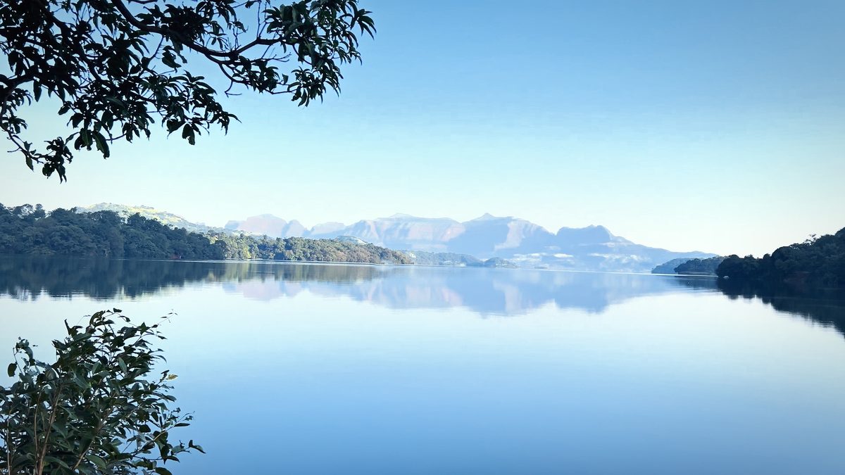 Misty Mirror Morning, Bhandardara: free 4K wallpaper