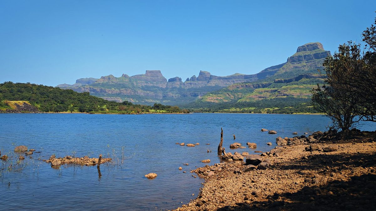 Pinnacle Lake Shore, Bhandardara: free 4K wallpaper