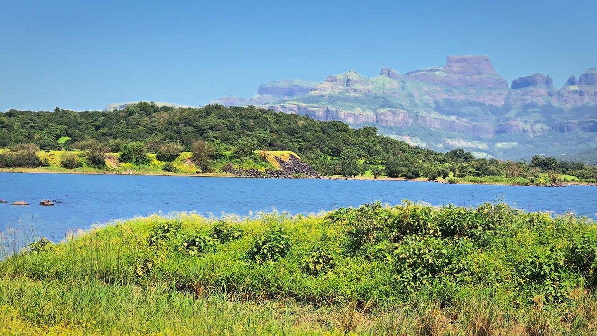 Ratangad Range Lake, Bhandardara: free 4K wallpaper