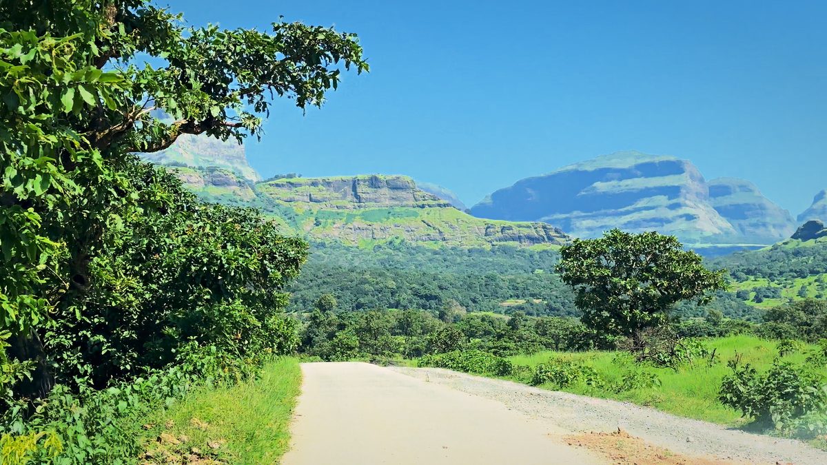 Road To The Cliffs, Bhandardara: free 4K wallpaper